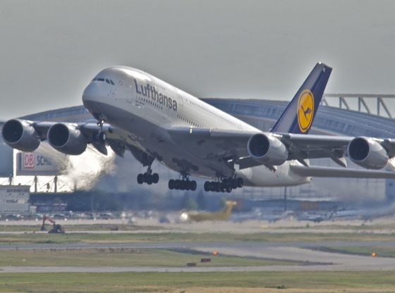 Lufthansa_Airbus_A380-841_Plane_Jet_Airport-560x416