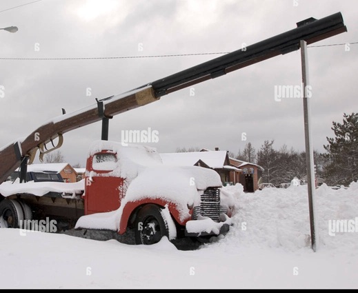 one-of-the-unique-vehicles-at-da-yooper-s-tourist-trap-and-museum-A3T9WN-1677303953